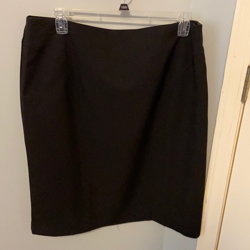 Black lined pencil skirt
